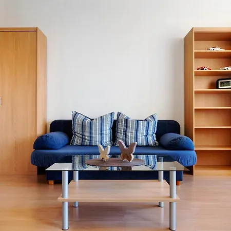 Björn Schuhknecht *