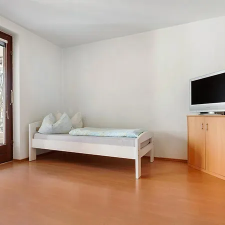 Bjoern Schuhknecht *